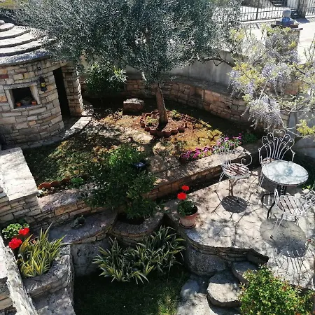 Nice Apartment Montepozzo With Private Garden Rovinj Exteriör bild